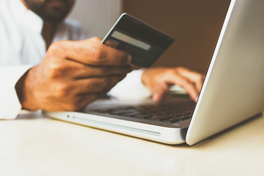 What Are the Issues in Withdrawing Cash from ATMs in India Using International Cards?