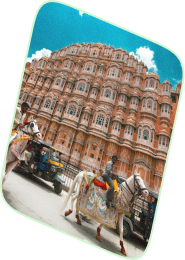 Hawa Mahal street scene